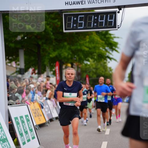 20.09.2026 - PSD Bank Halbmarathon LAZAROV Photography http://msf.ph/oto/10513589 20.09.2026 11:51:43 Ziel 2458, 2463, 2685, 2814, 3866, 4102, 4618 meine-sportfotos.de
