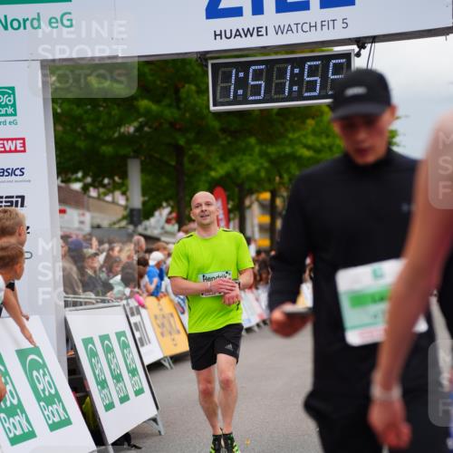 20.09.2026 - PSD Bank Halbmarathon LAZAROV Photography http://msf.ph/oto/10513917 20.09.2026 11:51:54 Ziel 1157, 1169, 1356, 1729, 2463, 2503, 2685, 2850, 3074, 4031, 4579, 4737 meine-sportfotos.de