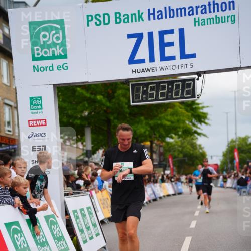 20.09.2026 - PSD Bank Halbmarathon LAZAROV Photography http://msf.ph/oto/10514025 20.09.2026 11:52:01 Ziel 1729, 2503, 2850, 3327 meine-sportfotos.de