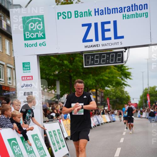 20.09.2026 - PSD Bank Halbmarathon LAZAROV Photography http://msf.ph/oto/10514033 20.09.2026 11:52:01 Ziel 1729, 2503, 2850, 3327 meine-sportfotos.de