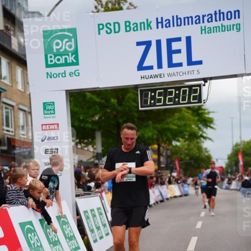 20.09.2026 - PSD Bank Halbmarathon LAZAROV Photography http://msf.ph/oto/10514040 20.09.2026 11:52:02 Ziel 1729, 2503, 2850, 3327 meine-sportfotos.de