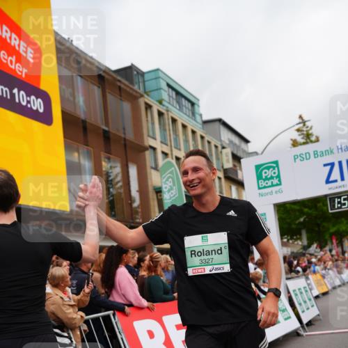 20.09.2026 - PSD Bank Halbmarathon LAZAROV Photography http://msf.ph/oto/10514055 20.09.2026 11:52:05 Ziel 2830, 2850, 3049, 3327 meine-sportfotos.de