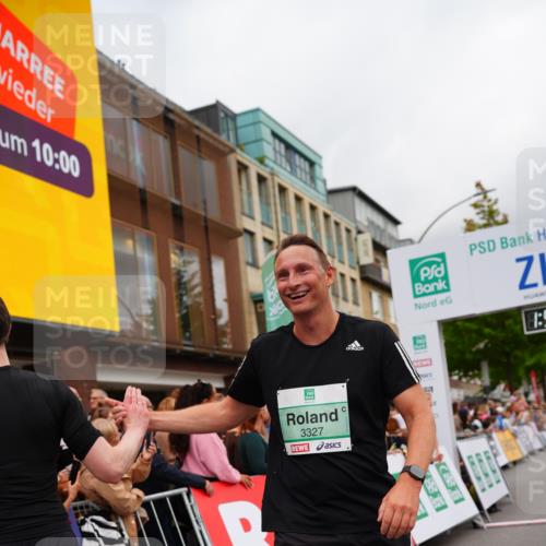 20.09.2026 - PSD Bank Halbmarathon LAZAROV Photography http://msf.ph/oto/10514063 20.09.2026 11:52:05 Ziel 2830, 2850, 3049, 3327 meine-sportfotos.de
