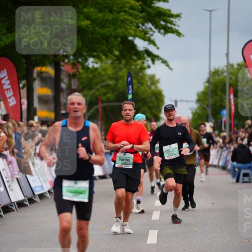 20.09.2026 - PSD Bank Halbmarathon LAZAROV Photography http://msf.ph/oto/10514215 20.09.2026 11:52:15 Ziel 2830, 3049, 3737, 4680, 4789 meine-sportfotos.de