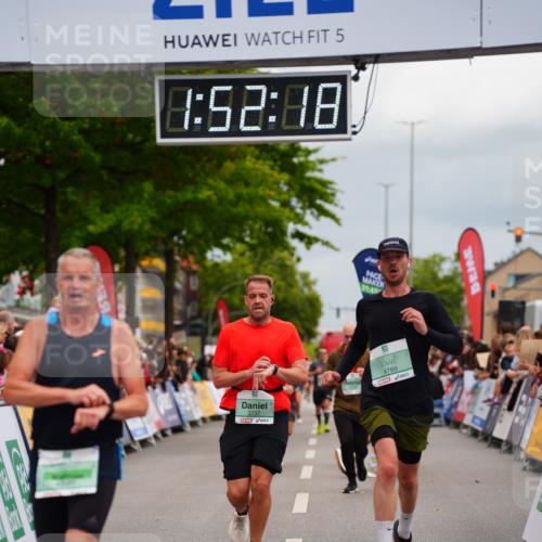 20.09.2026 - PSD Bank Halbmarathon LAZAROV Photography http://msf.ph/oto/10514283 20.09.2026 11:52:17 Ziel 3737, 4680, 4789 meine-sportfotos.de