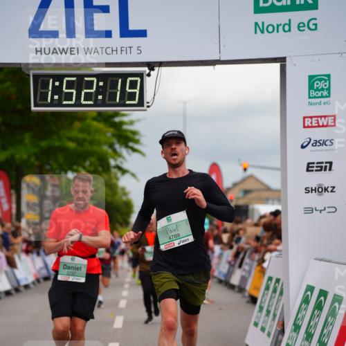 20.09.2026 - PSD Bank Halbmarathon LAZAROV Photography http://msf.ph/oto/10514309 20.09.2026 11:52:18 Ziel 3042, 3737, 4539, 4680, 4789 meine-sportfotos.de
