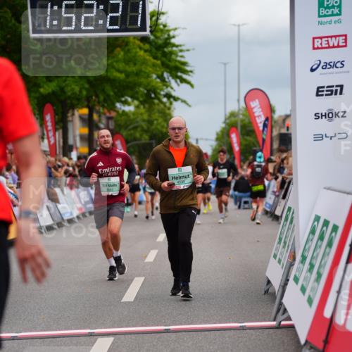 20.09.2026 - PSD Bank Halbmarathon LAZAROV Photography http://msf.ph/oto/10514326 20.09.2026 11:52:21 Ziel 3042, 3737, 4539, 4680, 4789 meine-sportfotos.de