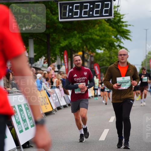 20.09.2026 - PSD Bank Halbmarathon LAZAROV Photography http://msf.ph/oto/10514343 20.09.2026 11:52:21 Ziel 3042, 3737, 4539, 4680, 4789 meine-sportfotos.de