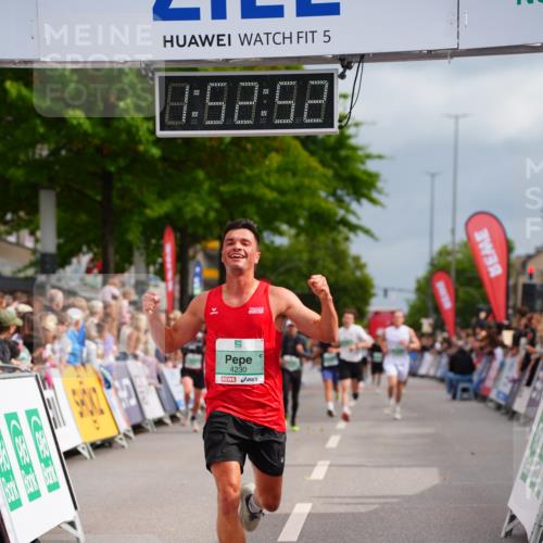 20.09.2026 - PSD Bank Halbmarathon LAZAROV Photography http://msf.ph/oto/10515506 20.09.2026 11:52:52 Ziel 2113, 3227, 4230, 4451 meine-sportfotos.de