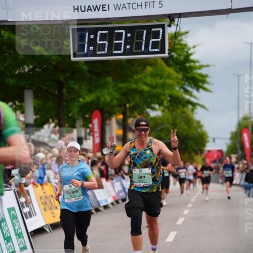 20.09.2026 - PSD Bank Halbmarathon LAZAROV Photography http://msf.ph/oto/10515817 20.09.2026 11:53:11 Ziel 1666, 2870, 3041, 3371, 3505, 4624 meine-sportfotos.de