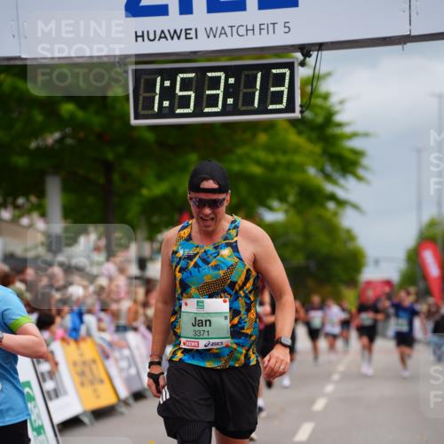 20.09.2026 - PSD Bank Halbmarathon LAZAROV Photography http://msf.ph/oto/10515876 20.09.2026 11:53:13 Ziel 1666, 2286, 2870, 3041, 3371, 4624 meine-sportfotos.de