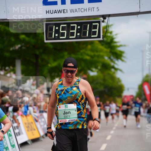 20.09.2026 - PSD Bank Halbmarathon LAZAROV Photography http://msf.ph/oto/10515883 20.09.2026 11:53:13 Ziel 1666, 2286, 2870, 3041, 3371, 4624 meine-sportfotos.de