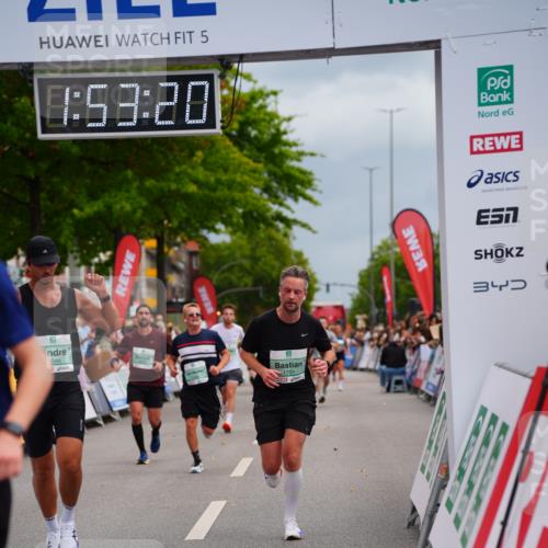 20.09.2026 - PSD Bank Halbmarathon LAZAROV Photography http://msf.ph/oto/10516026 20.09.2026 11:53:19 Ziel 1046, 1666, 1701, 2286, 2650, 2870, 3371, 4386, 4507 meine-sportfotos.de