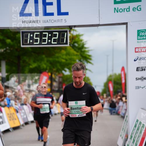 20.09.2026 - PSD Bank Halbmarathon LAZAROV Photography http://msf.ph/oto/10516058 20.09.2026 11:53:21 Ziel 1012, 1046, 1666, 1701, 2106, 2286, 2650, 4386, 4507 meine-sportfotos.de