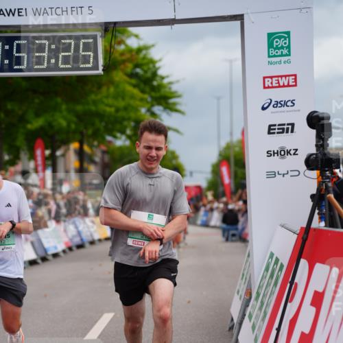 20.09.2026 - PSD Bank Halbmarathon LAZAROV Photography http://msf.ph/oto/10516115 20.09.2026 11:53:25 Ziel 1012, 1046, 1701, 2106, 2270, 2650, 3154, 4386, 4507 meine-sportfotos.de