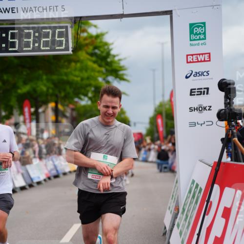 20.09.2026 - PSD Bank Halbmarathon LAZAROV Photography http://msf.ph/oto/10516122 20.09.2026 11:53:25 Ziel 1012, 1046, 1701, 2106, 2270, 2650, 3154, 4386, 4507 meine-sportfotos.de