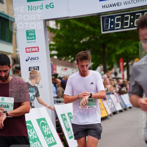 20.09.2026 - PSD Bank Halbmarathon LAZAROV Photography http://msf.ph/oto/10516144 20.09.2026 11:53:26 Ziel 1012, 1046, 1701, 2106, 2270, 2650, 3154, 4386, 4507 meine-sportfotos.de