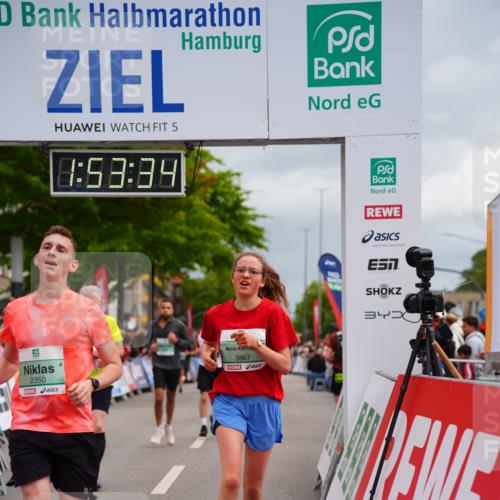 20.09.2026 - PSD Bank Halbmarathon LAZAROV Photography http://msf.ph/oto/10516311 20.09.2026 11:53:33 Ziel 1012, 1528, 2270, 2350, 3154, 3376, 3678, 3702, 3867, 4025 meine-sportfotos.de