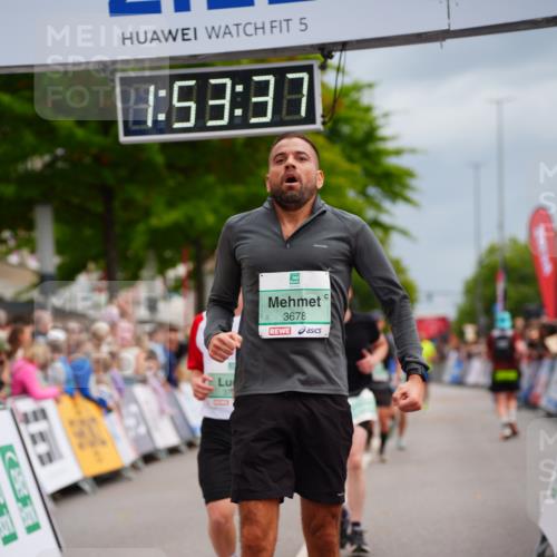 20.09.2026 - PSD Bank Halbmarathon LAZAROV Photography http://msf.ph/oto/10516358 20.09.2026 11:53:37 Ziel 1528, 1961, 2270, 2350, 2611, 3376, 3678, 3702, 3867, 4025 meine-sportfotos.de