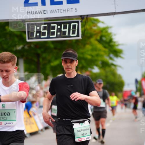 20.09.2026 - PSD Bank Halbmarathon LAZAROV Photography http://msf.ph/oto/10516379 20.09.2026 11:53:39 Ziel 1462, 1528, 1961, 2350, 2611, 3376, 3678, 3702, 3867, 4021, 4025, 4770 meine-sportfotos.de