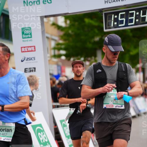 20.09.2026 - PSD Bank Halbmarathon LAZAROV Photography http://msf.ph/oto/10516423 20.09.2026 11:53:43 Ziel 1462, 1961, 2611, 3678, 3702, 4021, 4426, 4770 meine-sportfotos.de