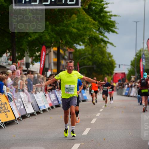 20.09.2026 - PSD Bank Halbmarathon LAZAROV Photography http://msf.ph/oto/10516434 20.09.2026 11:53:45 Ziel 1462, 1961, 2611, 3702, 4021, 4426, 4770 meine-sportfotos.de