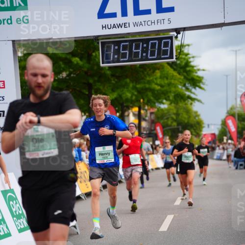 20.09.2026 - PSD Bank Halbmarathon LAZAROV Photography http://msf.ph/oto/10516836 20.09.2026 11:54:08 Ziel 1839, 2031, 2144, 3558, 4027, 4742, 4759, 4785 meine-sportfotos.de