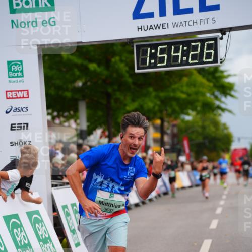 20.09.2026 - PSD Bank Halbmarathon LAZAROV Photography http://msf.ph/oto/10517206 20.09.2026 11:54:26 Ziel 2987, 3687, 4777 meine-sportfotos.de
