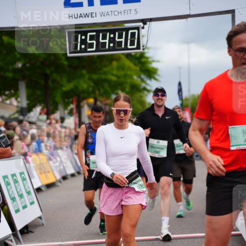 20.09.2026 - PSD Bank Halbmarathon LAZAROV Photography http://msf.ph/oto/10517440 20.09.2026 11:54:39 Ziel 1067, 1094, 2123, 2313, 2647, 3351, 3386, 3426, 4569, 4644, 4755 meine-sportfotos.de