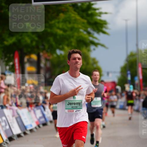 20.09.2026 - PSD Bank Halbmarathon LAZAROV Photography http://msf.ph/oto/10518116 20.09.2026 11:55:36 Ziel 3028, 3091, 3898, 4039 meine-sportfotos.de