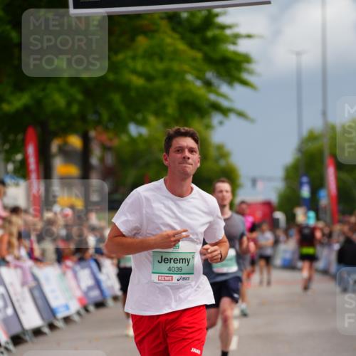 20.09.2026 - PSD Bank Halbmarathon LAZAROV Photography http://msf.ph/oto/10518120 20.09.2026 11:55:36 Ziel 3028, 3091, 3898, 4039 meine-sportfotos.de