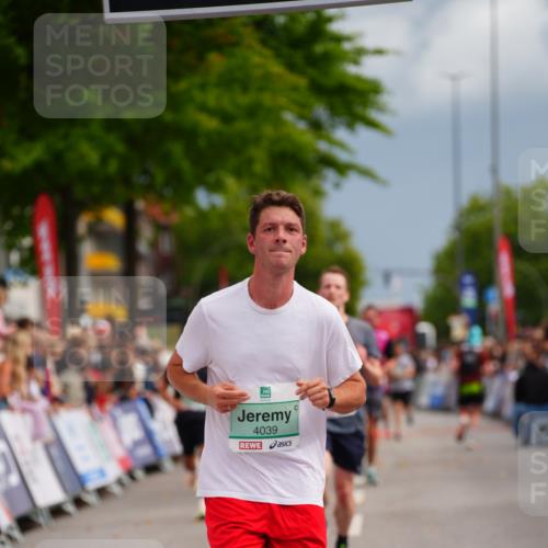 20.09.2026 - PSD Bank Halbmarathon LAZAROV Photography http://msf.ph/oto/10518127 20.09.2026 11:55:36 Ziel 3028, 3091, 3898, 4039 meine-sportfotos.de