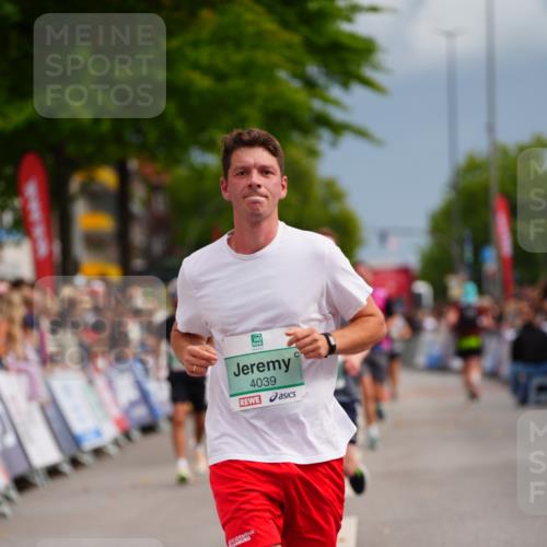 20.09.2026 - PSD Bank Halbmarathon LAZAROV Photography http://msf.ph/oto/10518137 20.09.2026 11:55:36 Ziel 3028, 3091, 3898, 4039 meine-sportfotos.de