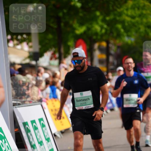 20.09.2026 - PSD Bank Halbmarathon LAZAROV Photography http://msf.ph/oto/10518172 20.09.2026 11:55:41 Ziel 1277, 2015, 3028, 3091, 3898, 4039, 4731 meine-sportfotos.de