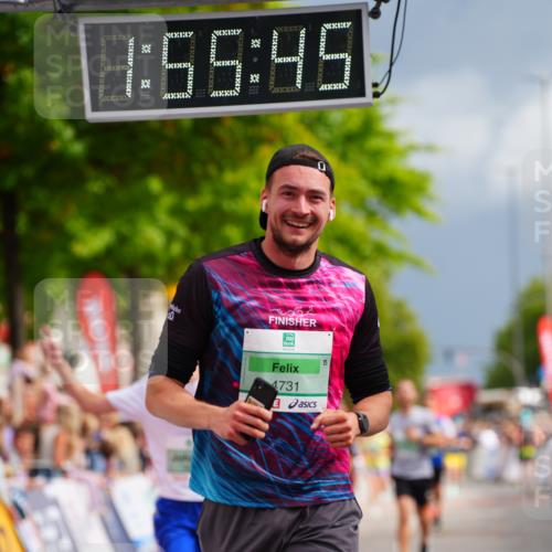 20.09.2026 - PSD Bank Halbmarathon LAZAROV Photography http://msf.ph/oto/10518241 20.09.2026 11:55:44 Ziel 1277, 1354, 1826, 2015, 3091, 3781, 4039, 4731 meine-sportfotos.de