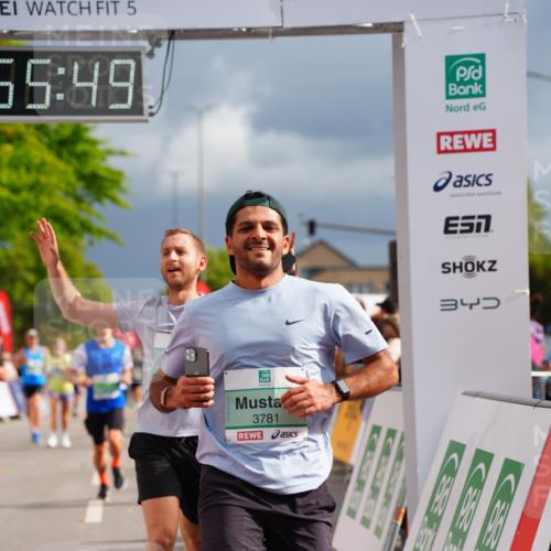 20.09.2026 - PSD Bank Halbmarathon LAZAROV Photography http://msf.ph/oto/10518290 20.09.2026 11:55:49 Ziel 1277, 1354, 1826, 2015, 2810, 3760, 3781, 3809, 3811, 4731 meine-sportfotos.de