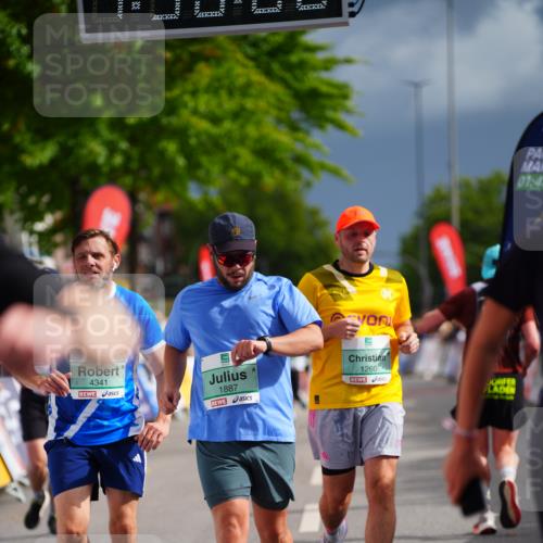 20.09.2026 - PSD Bank Halbmarathon LAZAROV Photography http://msf.ph/oto/10518683 20.09.2026 11:56:06 Ziel 1118, 1260, 1484, 1872, 1887, 1900, 2067, 3012, 3284, 3401, 3634, 3757, 4041, 4341, 4716 meine-sportfotos.de