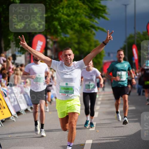 20.09.2026 - PSD Bank Halbmarathon LAZAROV Photography http://msf.ph/oto/10518753 20.09.2026 11:56:12 Ziel 1260, 1272, 1872, 1887, 3441, 3757, 3932, 4041, 4224, 4341, 4716 meine-sportfotos.de