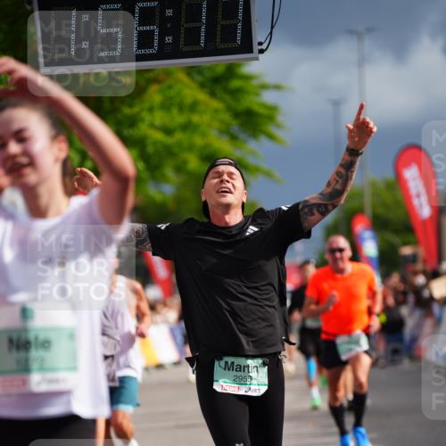 20.09.2026 - PSD Bank Halbmarathon LAZAROV Photography http://msf.ph/oto/10518855 20.09.2026 11:56:17 Ziel 1183, 1272, 1541, 1620, 1872, 2955, 3441, 3872, 3932, 4224 meine-sportfotos.de