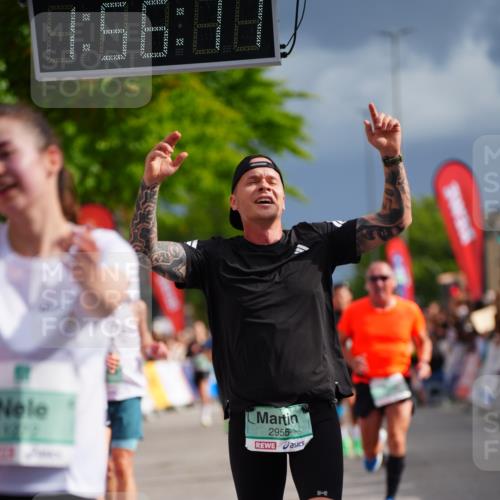 20.09.2026 - PSD Bank Halbmarathon LAZAROV Photography http://msf.ph/oto/10518864 20.09.2026 11:56:17 Ziel 1183, 1272, 1541, 1620, 1872, 2955, 3441, 3872, 3932, 4224 meine-sportfotos.de