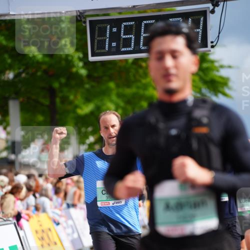 20.09.2026 - PSD Bank Halbmarathon LAZAROV Photography http://msf.ph/oto/10518964 20.09.2026 11:56:24 Ziel 1183, 1426, 1514, 1541, 1620, 1824, 2180, 2955, 3593, 3744, 3872, 3943, 4525, 4692 meine-sportfotos.de