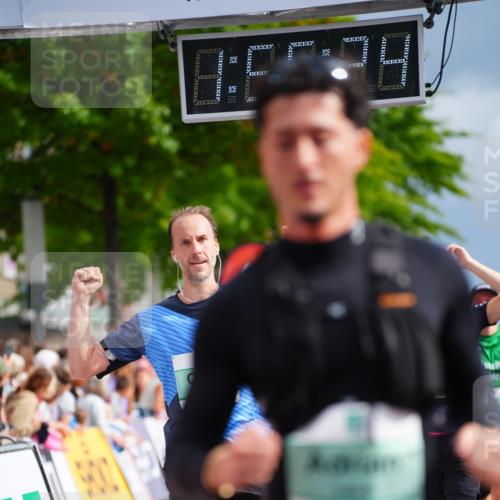 20.09.2026 - PSD Bank Halbmarathon LAZAROV Photography http://msf.ph/oto/10518971 20.09.2026 11:56:24 Ziel 1183, 1426, 1514, 1541, 1620, 1824, 2180, 2955, 3593, 3744, 3872, 3943, 4525, 4692 meine-sportfotos.de