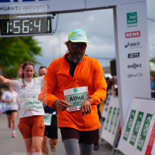 20.09.2026 - PSD Bank Halbmarathon LAZAROV Photography http://msf.ph/oto/10519134 20.09.2026 11:56:40 Ziel 1747, 1760, 1920, 2022, 2221, 2275, 2418, 2869, 2967, 3365, 3545, 4097, 4252, 4267, 4374 meine-sportfotos.de