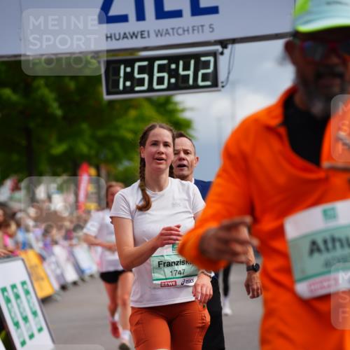 20.09.2026 - PSD Bank Halbmarathon LAZAROV Photography http://msf.ph/oto/10519149 20.09.2026 11:56:41 Ziel 1747, 1760, 2022, 2221, 2275, 2418, 2869, 2967, 3365, 4097, 4252, 4267, 4374 meine-sportfotos.de