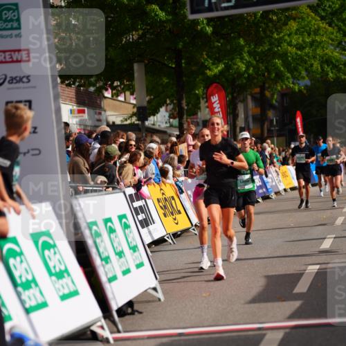 20.09.2026 - PSD Bank Halbmarathon LAZAROV Photography http://msf.ph/oto/10519830 20.09.2026 11:57:41 Ziel 1332, 1761, 2052, 2148, 3008, 3029, 3256, 3260, 4489 meine-sportfotos.de