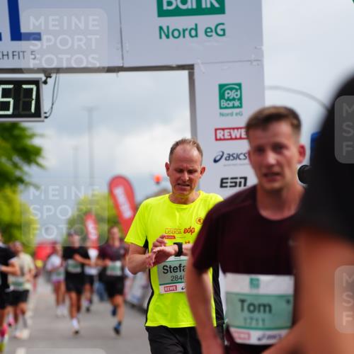 20.09.2026 - PSD Bank Halbmarathon LAZAROV Photography http://msf.ph/oto/10519993 20.09.2026 11:57:56 Ziel 1052, 1301, 1709, 1711, 2092, 2846, 3107, 3624, 3762, 3935, 4589 meine-sportfotos.de