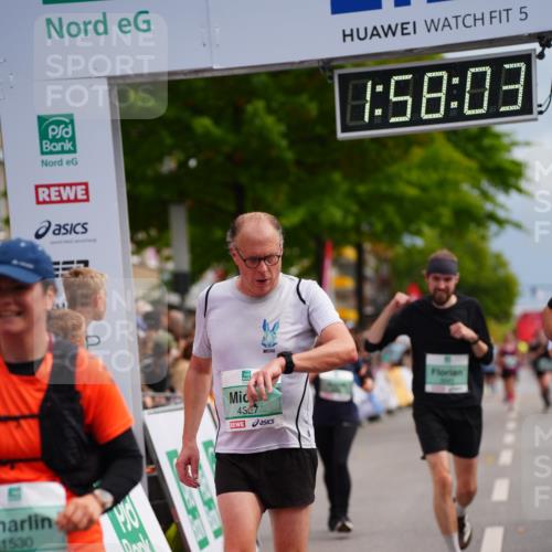 20.09.2026 - PSD Bank Halbmarathon LAZAROV Photography http://msf.ph/oto/10520045 20.09.2026 11:58:02 Ziel 1210, 1530, 1709, 2531, 2846, 2935, 3107, 3280, 3762, 3941, 4327, 4589, 4610 meine-sportfotos.de