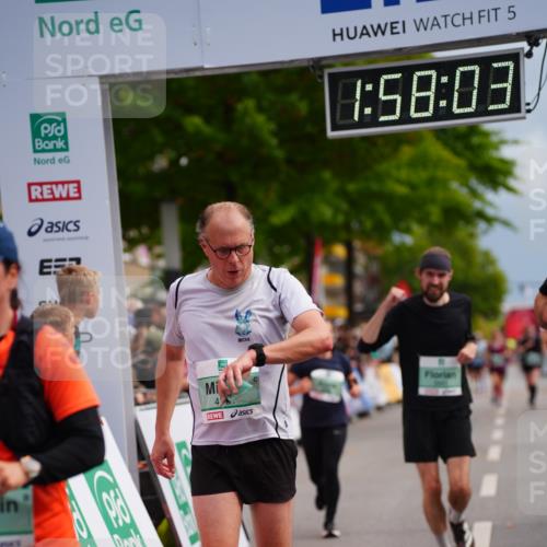 20.09.2026 - PSD Bank Halbmarathon LAZAROV Photography http://msf.ph/oto/10520048 20.09.2026 11:58:02 Ziel 1210, 1530, 1709, 2531, 2846, 2935, 3107, 3280, 3762, 3941, 4327, 4589, 4610 meine-sportfotos.de