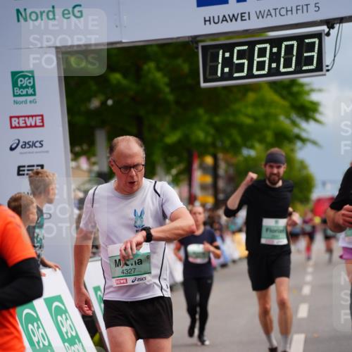 20.09.2026 - PSD Bank Halbmarathon LAZAROV Photography http://msf.ph/oto/10520052 20.09.2026 11:58:02 Ziel 1210, 1530, 1709, 2531, 2846, 2935, 3107, 3280, 3762, 3941, 4327, 4589, 4610 meine-sportfotos.de