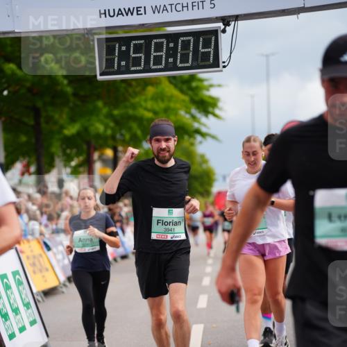 20.09.2026 - PSD Bank Halbmarathon LAZAROV Photography http://msf.ph/oto/10520061 20.09.2026 11:58:03 Ziel 1210, 1530, 1709, 2531, 2935, 3107, 3280, 3762, 3941, 4327, 4589, 4610 meine-sportfotos.de